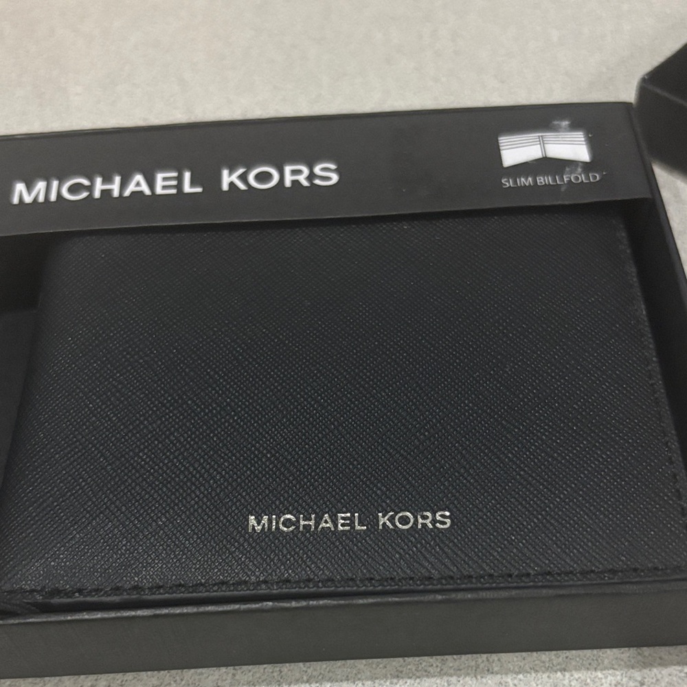 Michael Kors new in box Black Leather Card men’s wallet